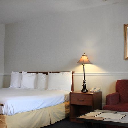 Alpine Inn & Suites Rockford Buitenkant foto