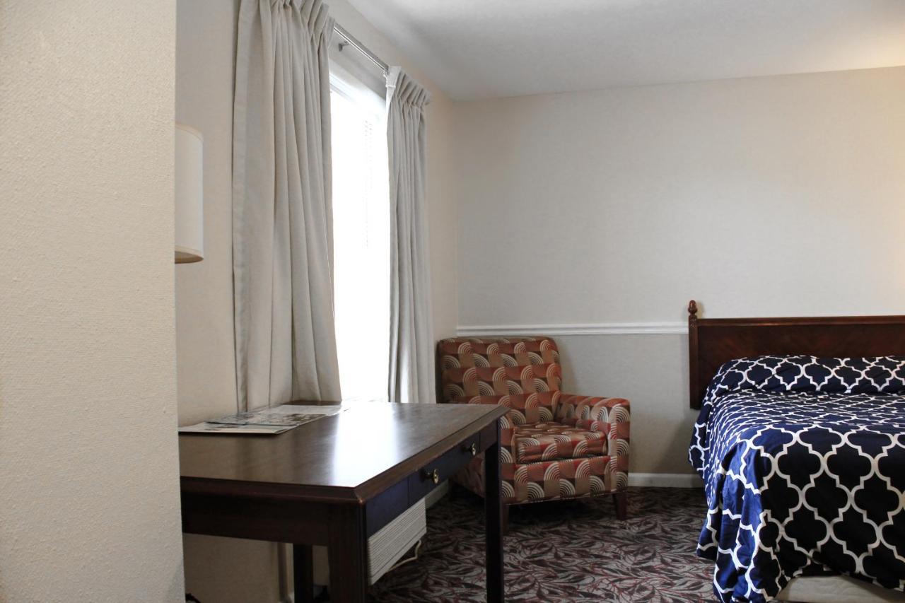Alpine Inn & Suites Rockford Buitenkant foto